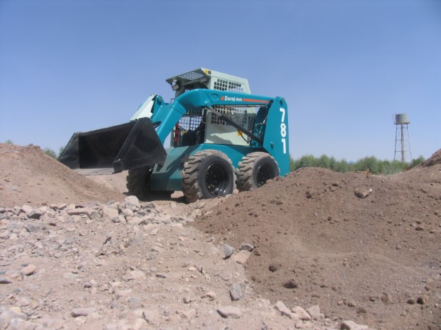 Skid Steer Loader – Model 781 (Mini Loader)