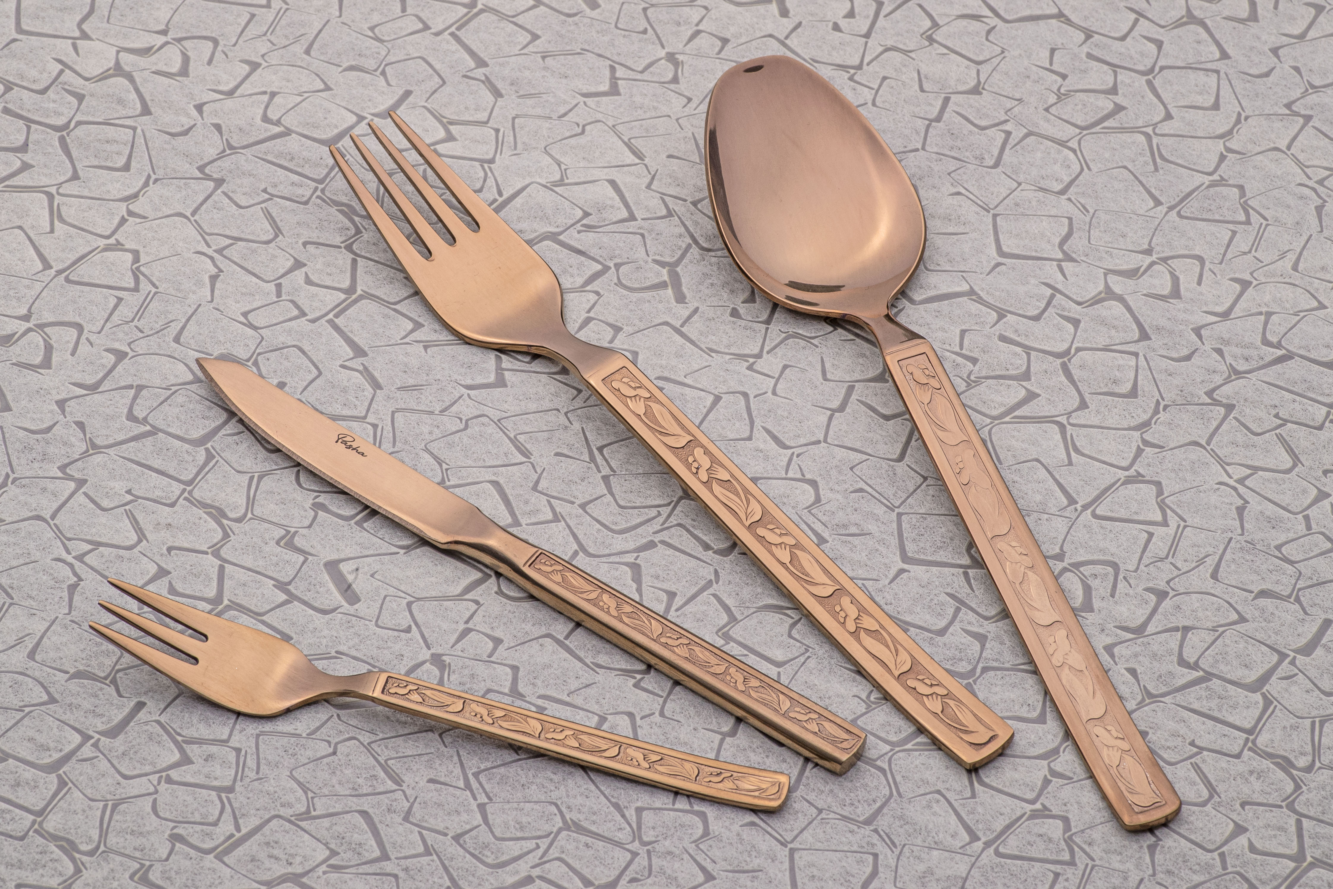 Pasha Como157/128/86/32-Piece 18/10 Stainless Steel Cutlery Set
