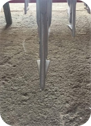 Seed and Fertilizer Applicator / Aska 2500 Tractor-Pulled Implement