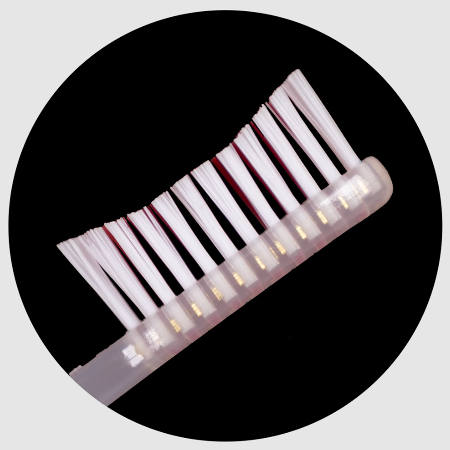 Hident Hi Clean Toothbrush, Medium, with Cap